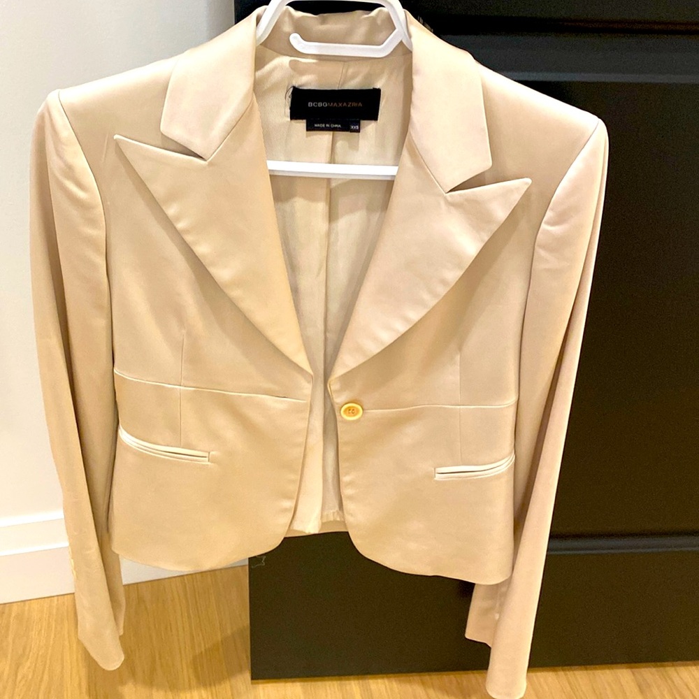 BCBGMAXAZRIA elegant blazer